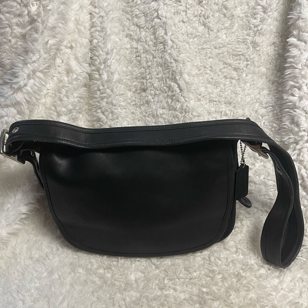 Vintage COACH 9951 Patricia’s Legacy bag crafted in black glove-tanned leather. - Picture 7 of 16